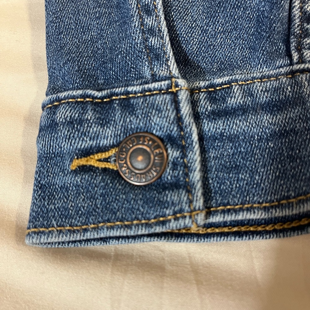 Levi’s Jean Jacket - Picture 7 of 11